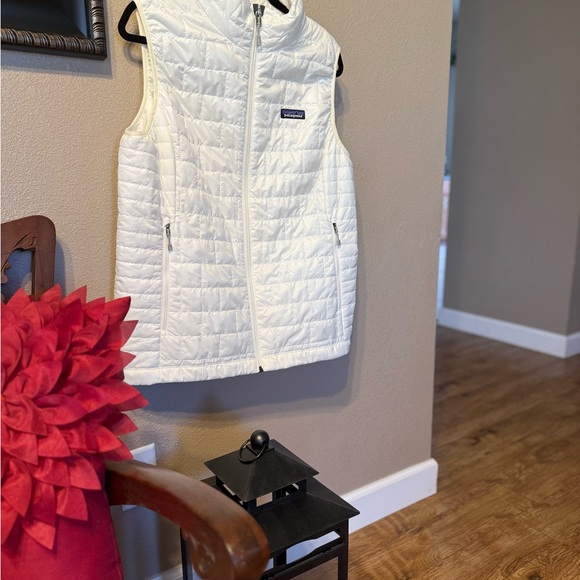 Patagonia White Puff Vest XL - Picture 4 of 5
